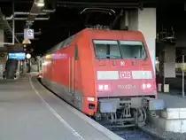 Tag 1: Nachdem wir 6 Stunden im IC 2310 sa�en stiegen wir in Hamburg Hbf nochmal um. Unser n�chster Zug war der IC 2382 nach Stralsund, in dem wir weitere 3 Stunden verbrachten. Geschoben hat uns 101-037.