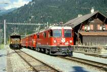 RhB REGIONALZUG 234 von Disentis nach Chur am 25.08.1997 Einfahrt Rueun mit E-Lok Ge 4/4II 626 - D 4226 - A 1242 - B 2371 - B 2381 - B 2427. Hinweis: links steht E-Lok Ge 6/6I 414 mit Zug 5238.
