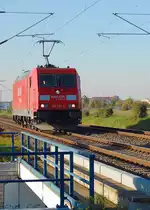 Solo kommt 185 281-3 von Neuss daher und das am 11.Oktober 2010 nachmittags.