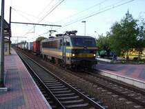 SNCB el lok 1201 ( el lok der unter 3000 V (SNCB) und 25000 V ( SNCF) fahren kan) am 03 05 2005 unterwegs von Hafen von Anttwerpen nach rangierbahnhof Somain in die n�he von Lille(Frankreich). Der zug ist fotografiert auf die Guterstrecke 27 in die n�he von Mechelen.