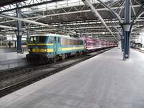 SNCB el loc 2722 mit der TUI FERIEN EXPRES am 01 juli 2005 in bahnhof Brussel Zuid