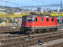 Die Re 4/4 11231 verliess am 9.10.05 den HB Z�rich, nachdem sie einen Zug gebracht hatte und mit einer anderen Lok gegangen war.