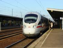 Der ICE-T2. Optisch ganz gut zu erkennen das es jetzt neue LED Leuchten gibt.Auf Leerfenster wurde versichtet und nat�rlich die Neigetechnik verbessert. und noch vieles mehr!