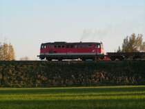 2043 048-4 verl�sst mit schwerem G�terzug den Bhf. RIED i.I. (2005-10-18)