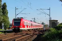 423 750-9  mit unbekanntem Bruder auf der S11 in Nievenheim Kohnacker am 11.10.2010 unterwegs.