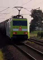 Claas-Werbelok 152 005-5 mit einem Kesselwagenzug am Montag den 18.10.2010 bei Allerheiligen.