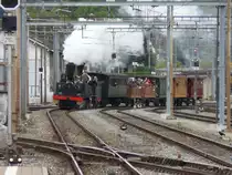 SBB Historic - Zur Feier von 150 Jahre Eisenbahn am Jurabogen ist die Dampflok Ec 2/5 28 und D 1/3 1 Limmat im Bahnhof Lyss vor einem Extrazug von Biel nach Lyss am 26.09.2010

