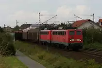 140 861-6 + 140 843-4 mit einem gemischten G�terzug in Nauheim (bei Gro� Gerau) am 03.08.2010