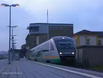 Am Sonntag 17.10.2010 konnte der VGB VT20 auf dem Selber Stutzengleis in Hof Hbf gesehen werden. War offensichtlich nur in Warteposition dort. Kurze Zeit sp�ter rangierte er von dort auf Gleis 4 hin�ber. Wegen der Dunkelheit ging das Licht am Bahnsteig an, dann aber wieder aus - die Sonne blitzte nochmal kurz �ber den Bahnhof.....