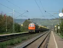 230 077 von RTS mit SWIETELSKY-Bauzug am 13.10.10, Richtung W�rzburg, durch Himmelstadt.
