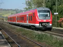 440 809-2 verlie� am 13.10.10 als RB 34520 nach Gem�nden, mit 30 Minuten Versp�tung, Himmelstadt.