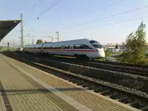 Ein ICE f�hrt gerade aus dem Umschlag Bahnhof in Reick raus. 