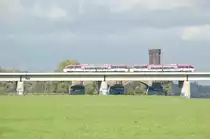  Zwei VT's der Regiobahn Kaarst-Mettmann auf der Rheinbr�cke zwischen Neuss und D�sseldorf.
