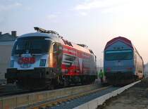 21.10.2005: anl�sslich des Tages der internationlaen Bundesheereins�tze wurde heute in den Morgenstunden die Bundesheerwerbelokomotive 1116 246 vom Grazer Hauptbahnhof in die Belgierkasserne in Graz �berstell. Hier ist die 1116 246 noch am Graz-K�flacher Bahnhof zu sehen. Rechts am Bild: Einfahrt des R 8410 von K�flach nach Graz-Hauptbahnhof.