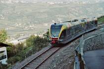 Ein Regionalzug der Vinschgerbahn ist am 11.10.2005 zwischen Marling und T�ll Br�cke in Richtung Mals unterwegs.