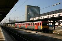 Das ewige Cola rot der DB war ich leid und fotografierte einen Zug der K�nigsteiner Kleinbahn im Frankfurter Hauptbahnhof vor 4 Tagen.