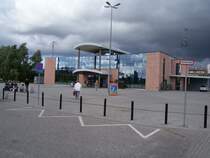 Hier sieht man die S�dseite des Rostocker Hauptbahnhofes bei  bestem  Wetter..