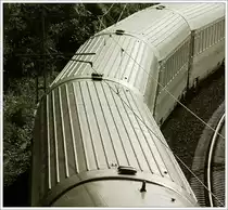 Einem IC auf das Dach geblickt - 

Der Zug befindet sich zwischen Stuttgart-Feuerbach und Stuttgart-Zuffenhausen. 

26.10.2010 (M)