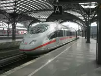 Hier 406 807-5  Hannover  als ICE126 von Frankfurt(Main) Hbf. nach Amsterdam Centraal, bei der Einfahrt am 13.10.2010 in K�ln Hbf.