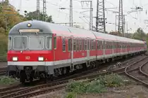 Die 111 011 schiebt einen Karlsruher als RB35 von Emmerich nach Duisburg HBF am 27.10.2010