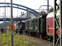 E 77 10 im Bf. G��nitz bei einer kurzen Pause, auf der Werkstattfahrt am 26.10.2010