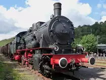 Vor einem kleinen G�terzug stand 55 3345 in Bochum Dahlhausen am 18.6.2010.