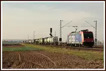 482 046 der SBB Cargo derzeit an die WLC GmbH vermietet Zug einen Misch-Zug am 27.10.2010 durch Mangolding. 