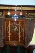 Fahrt im legend�ren Venice Simplon Orient-Express Paris-Venedig am 03.10.2005. Eindr�cke von den wertvollen Intarsienarbeiten im Speisewagen 1. 