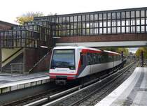 Fu�g�ngerbr�cke von 1928 f�r den Bahnsteigwechsel in Kellinghusenstra�e.
24.10.2010 