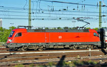 182 011-7 Lokportrait, zieht IC kurz vor Hbf K�ln - 10.10.2010
