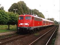 110 395-1 mit RB 35  Der Weseler  22522 Duisburg Hbf-Emmerich auf Bahnhof Empel-Rees am 23-8-2004. Bild und scan: Date Jan de Vries.