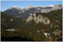 4020 264 f�hrt mit R 2949 �ber die Kalte Rinne nahe Breitenstein, fotografiert vom bekannten 20 Schilling Blick.
29.10.2010