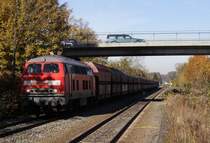 225 004-1 durchf�hrt Meckenbeuren mit dem Ro�berger Kieszug, 29.10.10
