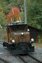 Krokodil 414 wartet in Filisur auf das  Davoser Gleis  02.10.05