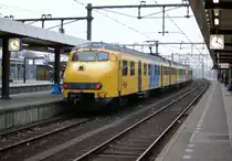 Hier die �lteste noch im dienst bei NS ist Werkspoor 443, mit 453 und 851 ist IC 4900 unterwegs nach Lelystad �ber Hilversum, aufnahme ist im Utrecht Centraal, am 01.11 2010.