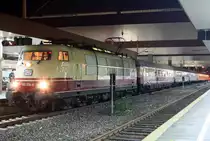 Die 103 235-8 mit dem IC 1817 von Hamburg Altona nach K�ln in D�sseldorf HBF am 31.10.2010