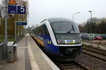 Auf Gleis 5 des Brandenburger Haupfbahnhof steht VT 560 der M�rkische Regiobahn als MR51 (MR 99618) nach Rathenow. 02.11.2010