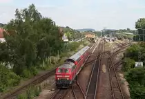 Nach dem Halt in Aulendorf beschleunigt die Ulmer 218 443 am 01. August 2010 den IRE 4225 von Stuttgart nach Lindau auf der S�dbahn in Richtung Bodensee.