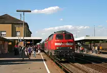Mit dem versp�teten IRE 4231 von Stuttgart nach Lindau erreicht die Ulmer 218 409 am 01. August 2010 den Bahnhof von Aulendorf.