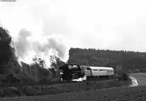 23 042 mit dem RE 36666 (Marburg (Lahn)-Frankenberg (Eder) bei Wiesenfeld 24.10.10