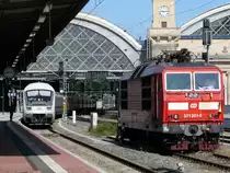 CD-Lok in Farbgebung DB:  Kn�delpresse  371 201 (ex 180 001) pausiert am 12.05.2009 bis zur �bernahme des n�chsten EC in Dresden Hbf. Seit Ende 2009 pr�sentiert sich diese Lok nach Farbgebung Reichsbahn und Deutsche Bahn AG nun in Blau/Grau und h�rt auf den Namen  Gottlieb 
