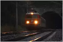 1142 682 f�hrt mit R 1992 von Graz nach Selzthal. 
Galgenbergtunnel St.Michael 2.11.2010