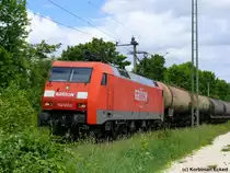 152 002-2 mit einem Kesselwagenzug unterwegs richtung Ingolstadt bei Regensburg-Pr�fening, 27.05.2010