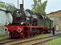 BR 78 abgestellt im Bahnhof Ilmenau vor ihrem Tageseinsatz auf der Strecke Ilmenau - St�tzerbach am 3.10.2005