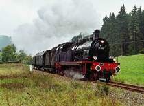 BR 78 mit einem Traditionszug zwischen Manebach und St�tzerbach am 3.10.2005