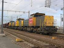 Dreimal 6400-serie beim abfahrt in maasvlakte.