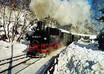 BR 99 1542 vor der Einfahrt in den Bahnhof J�hstadt bei kalten aber klarem Wetter im Februar 2005