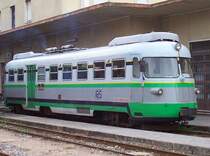 Triebwagen BR ADm der FdS mit 2 K�hlaggregaten auf dem Dach am 18.10.2005 in Nuoro, die Stadt ist Endstation und liegt in 800 bis 900 Meter H�he.