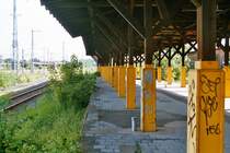 So in Richtung Neum�nster-Bhf , Rampengleis demontiert und die Natur erobert das gel�nde zur�ck..... 