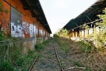 So siehts zwischen der G�terhalle und der Umlade-rampe aus!
Beachten sollte man den roten Pfeiler der �bergangsbr�cke ......
